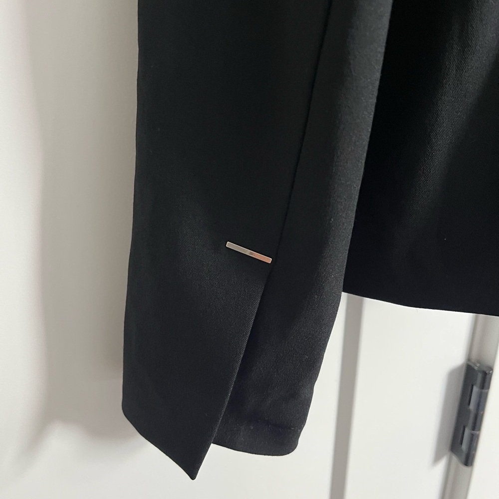 H&M Black Women's Tailored Blazer - Single-Clasp Suit Jacket - Picture 4 of 4